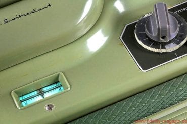 REVOX F36 - Beide Kanäle im Blick: grüne Elektronenstrahlen im Stil einer Bargraphanzeige von 1962