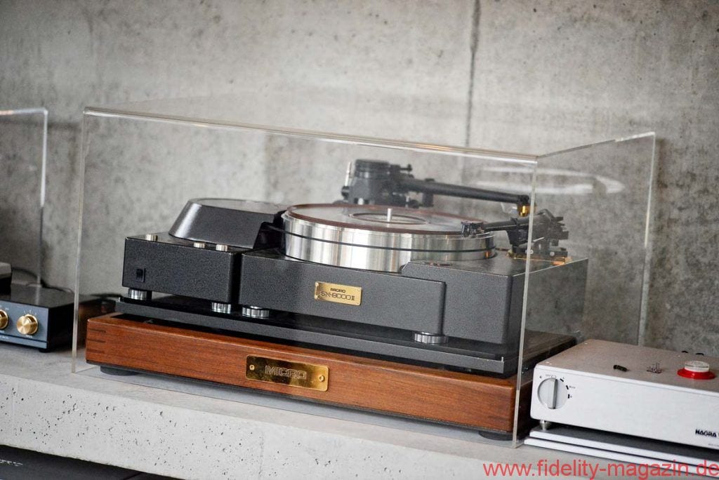TIDAL La Assoluta in a picture-book bunker dream system - Two of the three analog high-end turntables are from Micro-Seiki; the SX-8000 II model has never existed in Germany. The selection of cartridges is equally exclusive.
