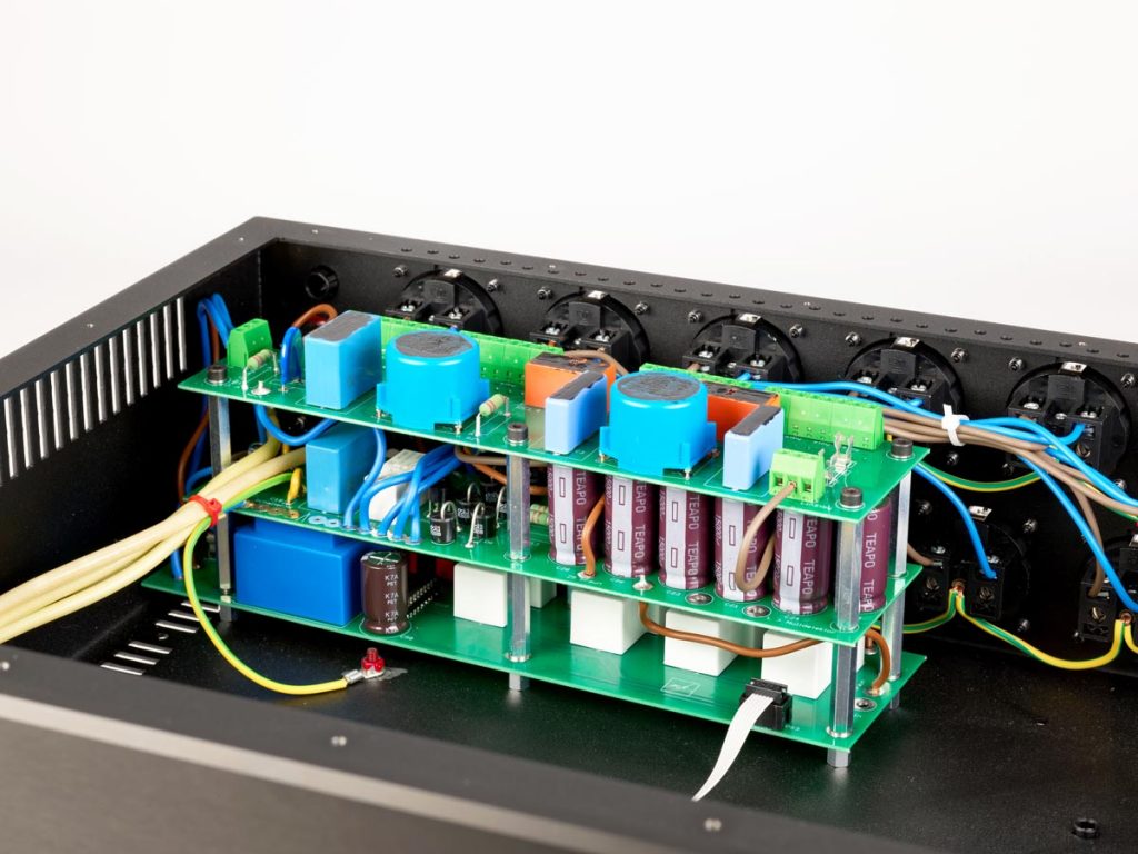 MFE Power-Conditioner NF-3/16A Signature Edition
