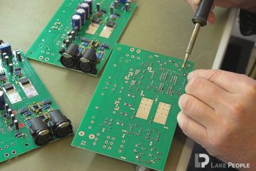 Lake People und Violectric