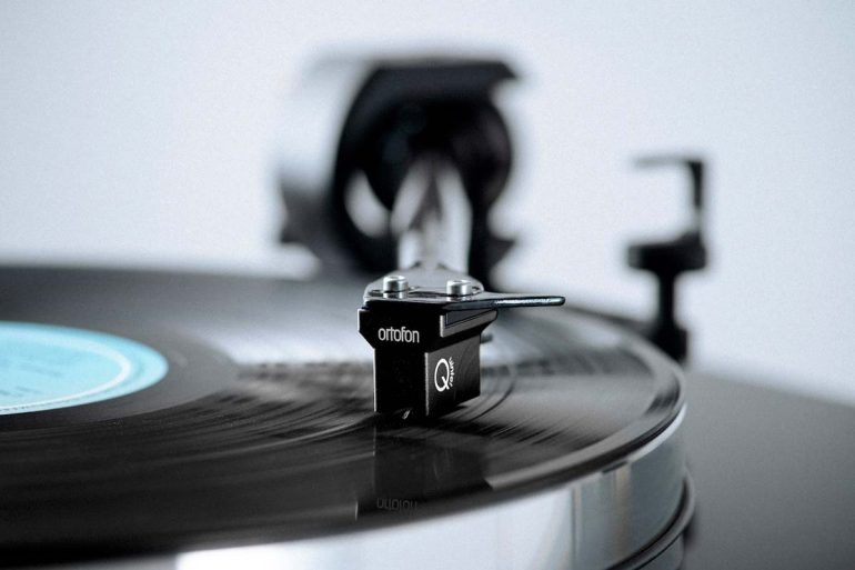 Pro-Ject Debut Pro White und X8 Special Edition