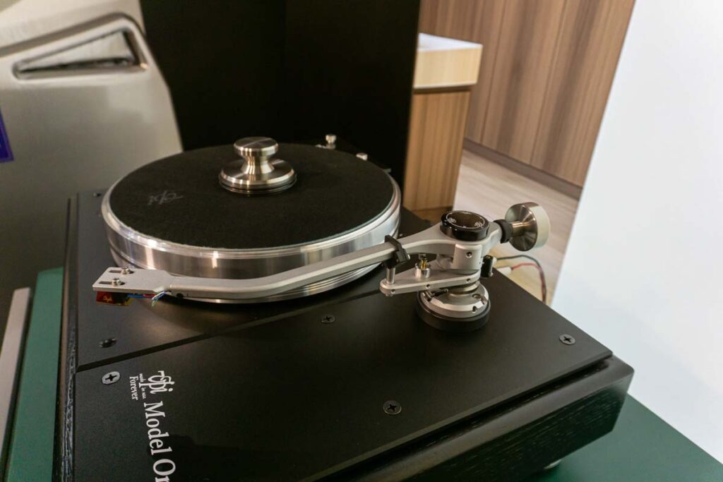 high-end-2025-analog-002