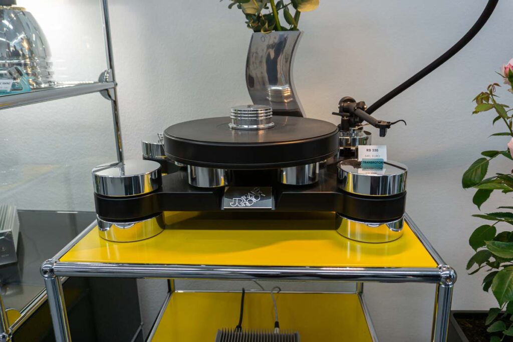 high-end-2025-analog-005