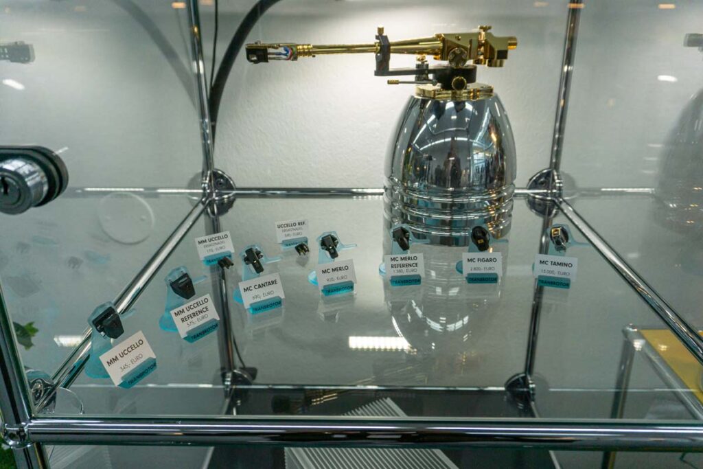 high-end-2025-analog-007