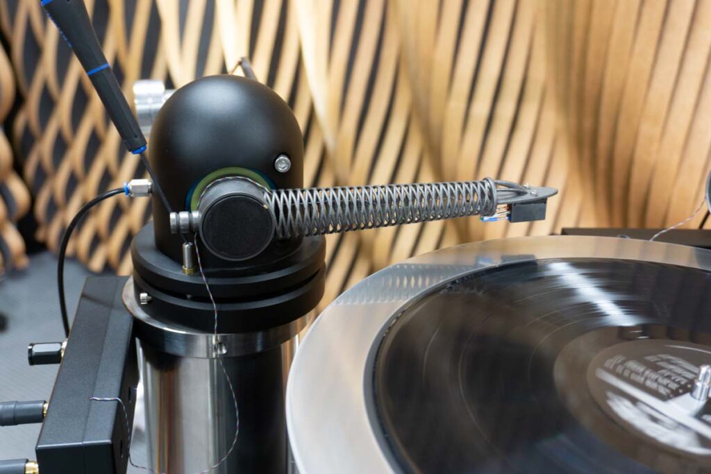 high-end-2025-analog-009