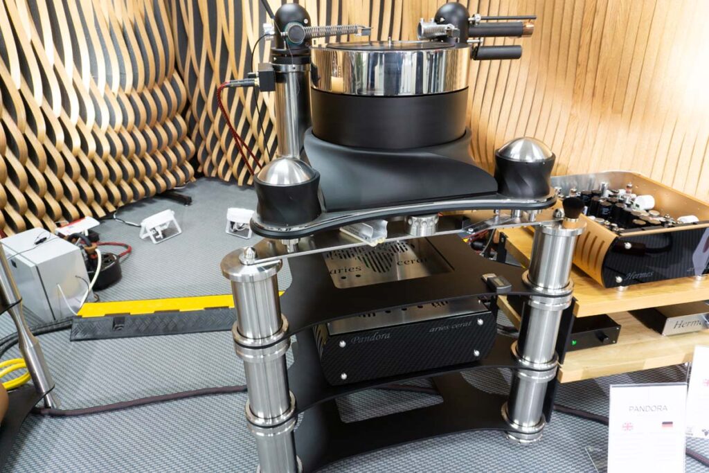 high-end-2025-analog-011