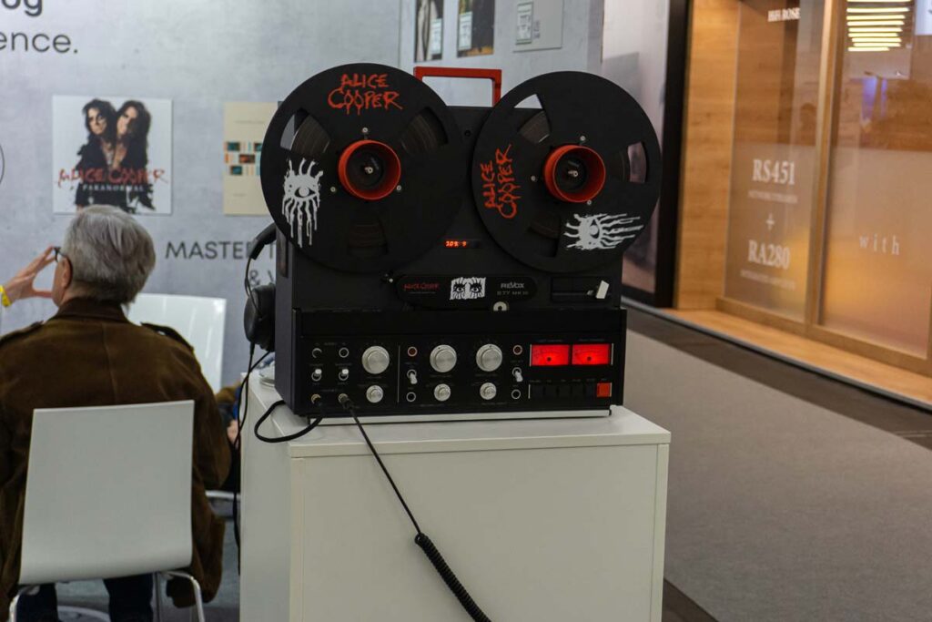 high-end-2025-analog-013