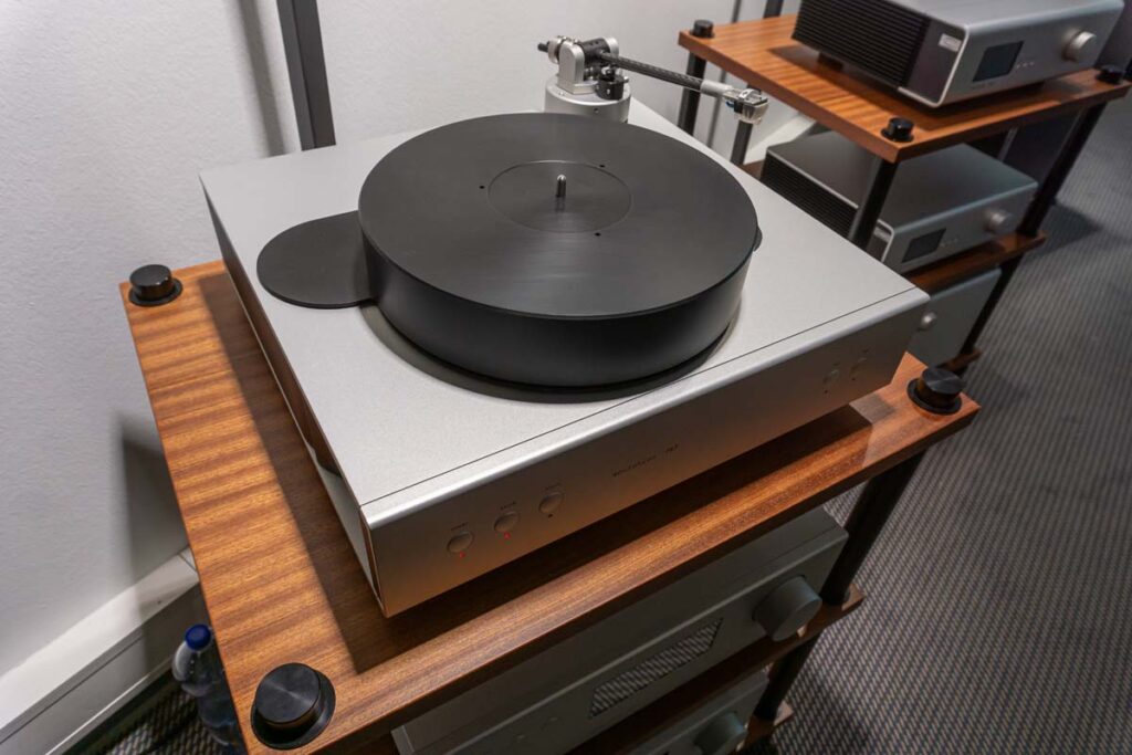 high-end-2025-analog-022