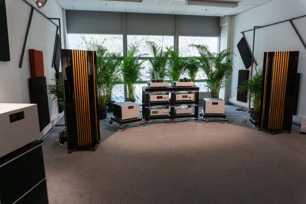 high-end-2025-analog-023