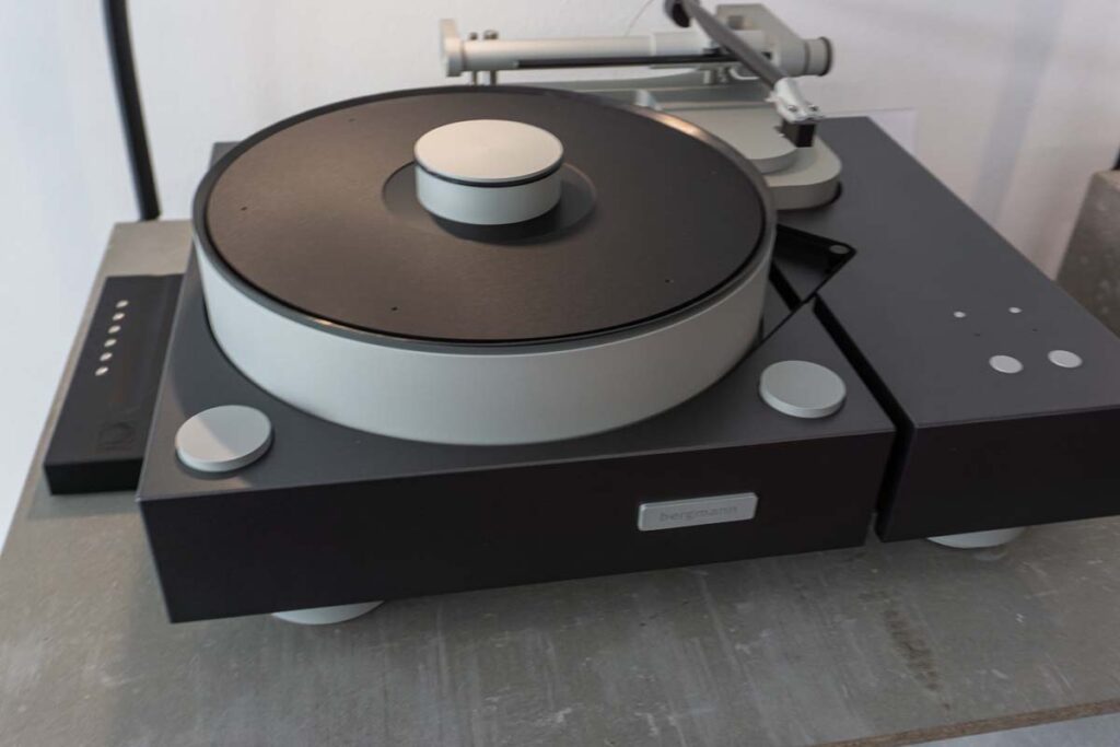 high-end-2025-analog-027