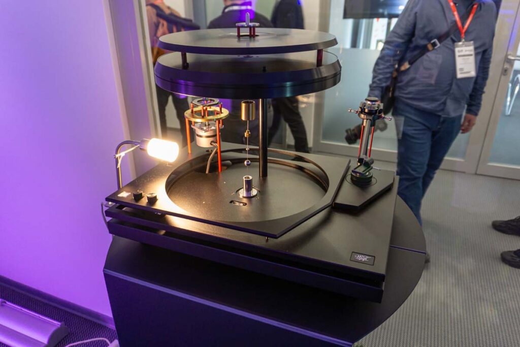 high-end-2025-analog-029