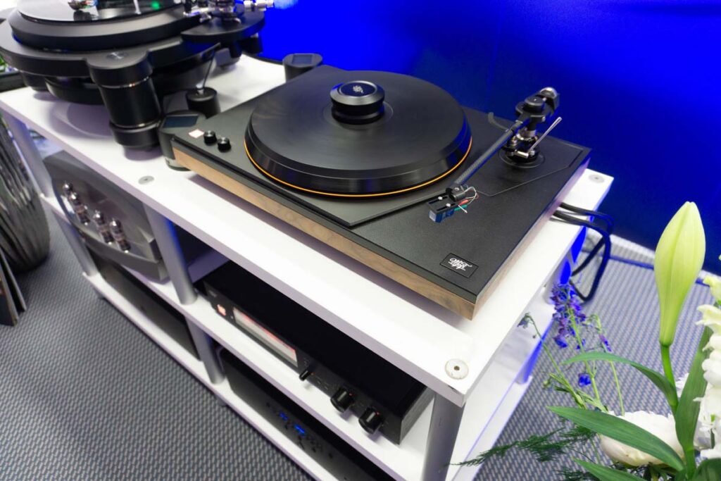 high-end-2025-analog-030