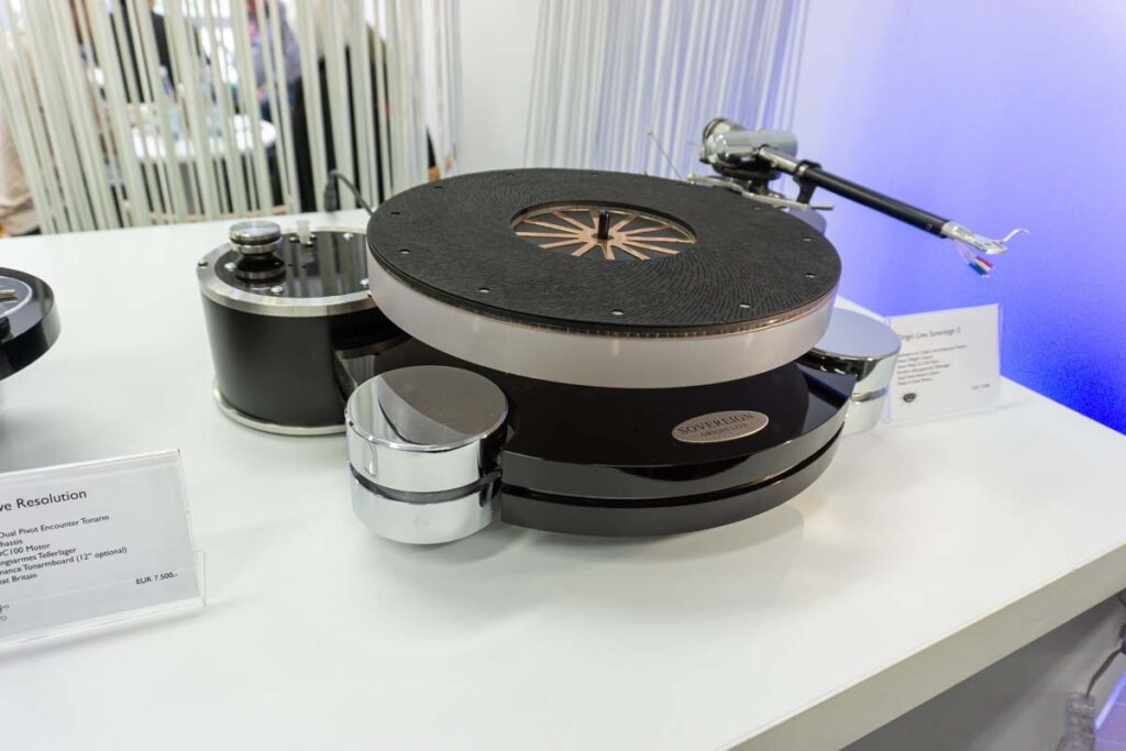 high-end-2025-analog-033