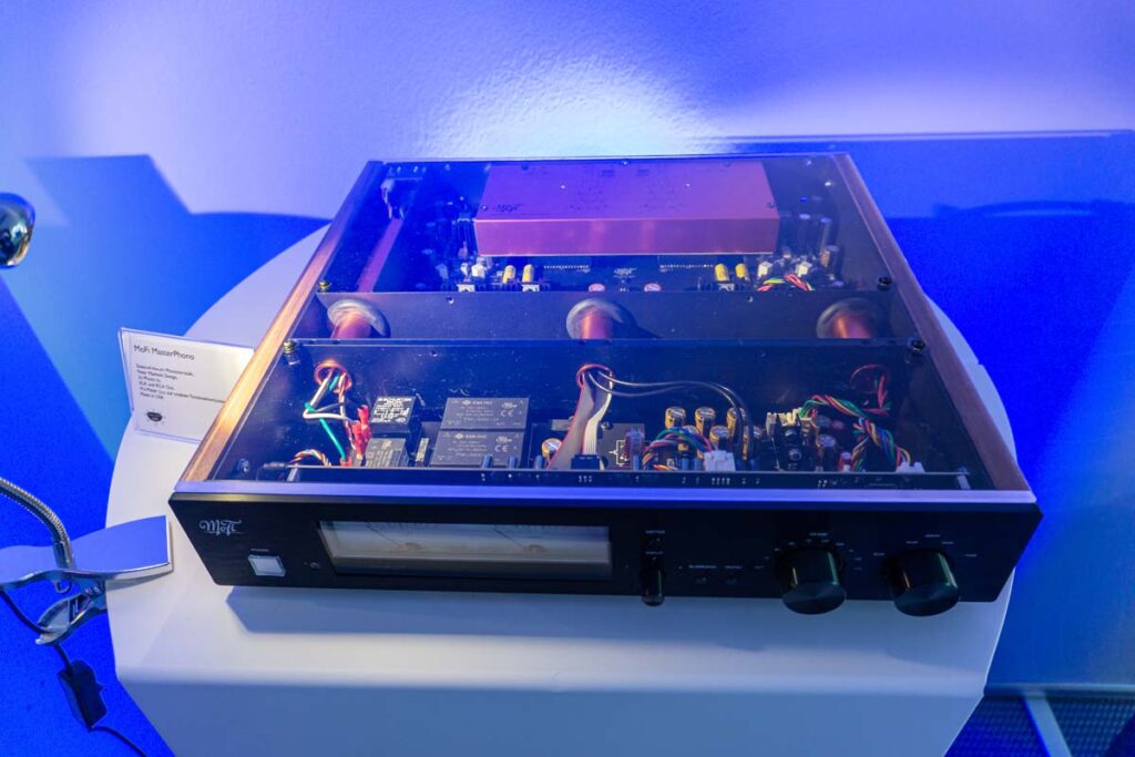 high-end-2025-analog-034