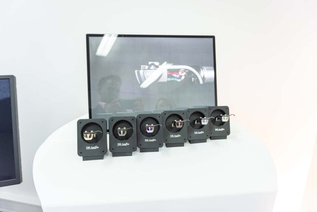 high-end-2025-analog-035