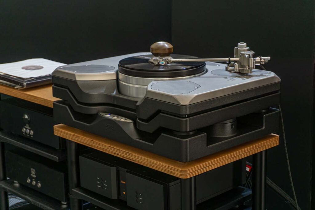 high-end-2025-analog-036