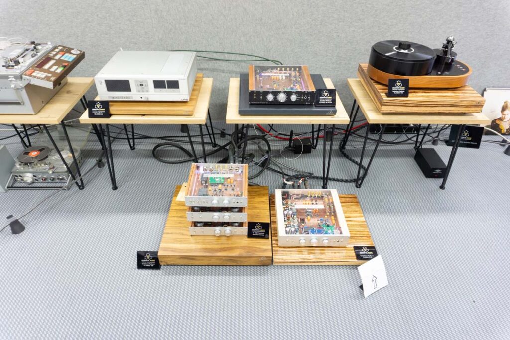 high-end-2025-analog-038