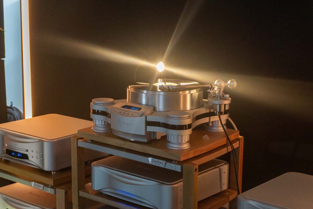 high-end-2025-analog-045