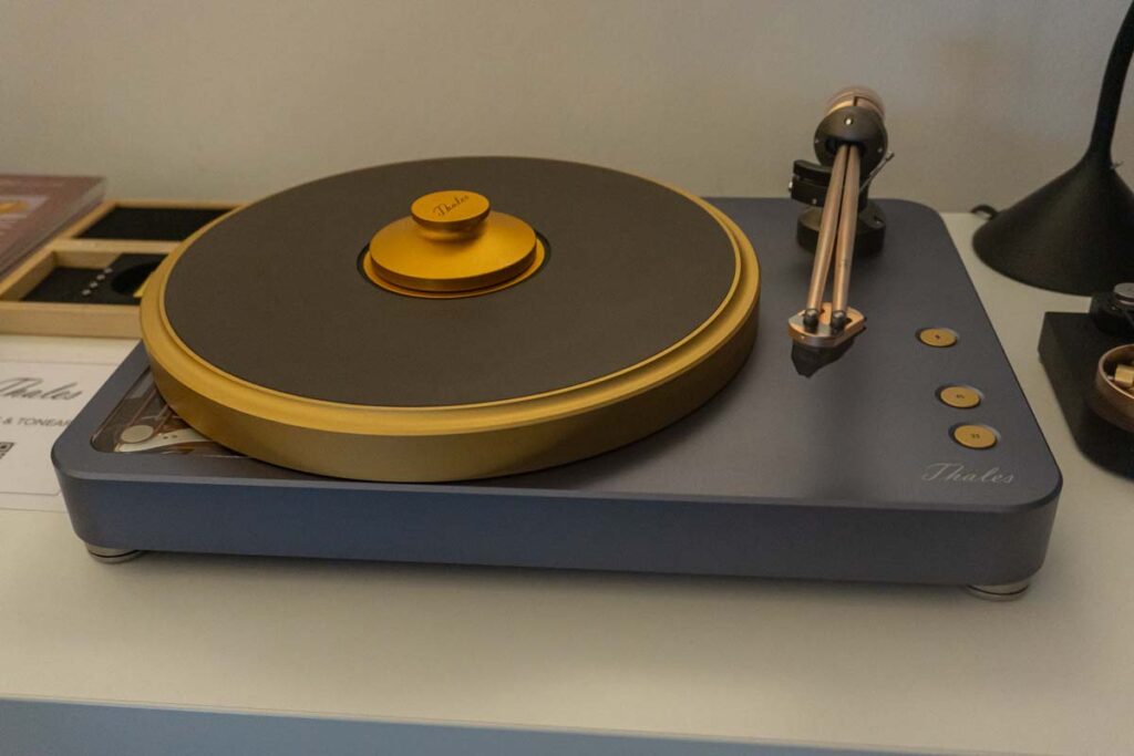 high-end-2025-analog-046