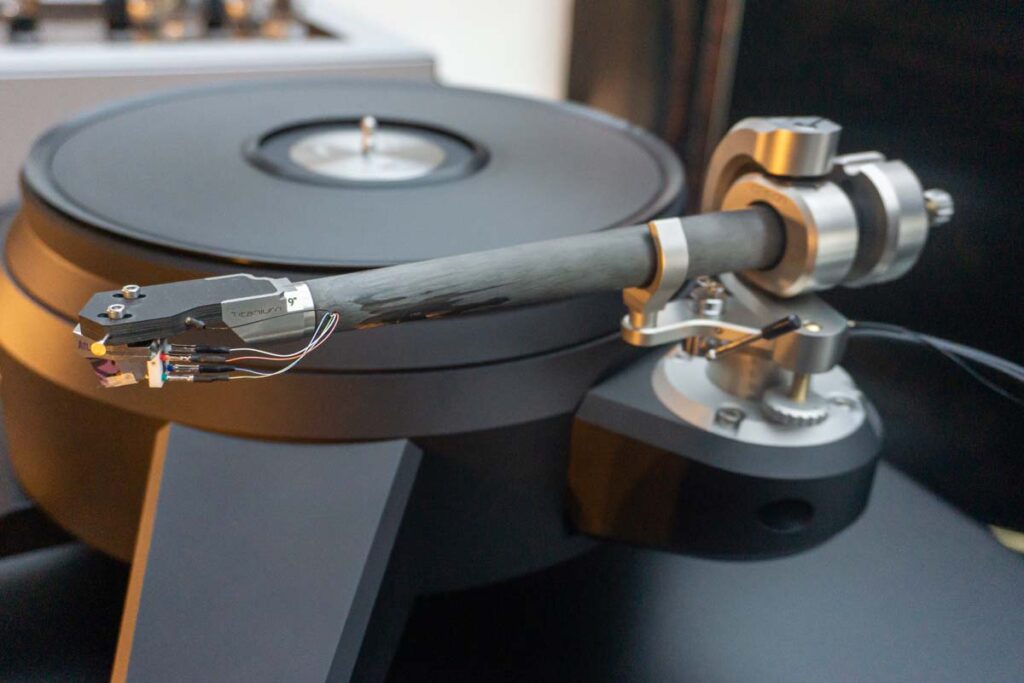 high-end-2025-analog-049