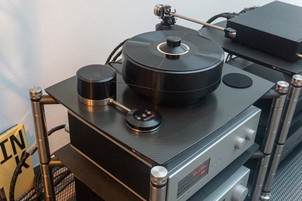 high-end-2025-analog-051