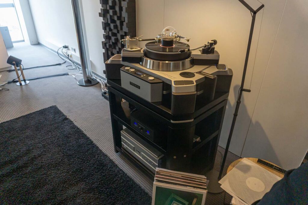 high-end-2025-analog-052