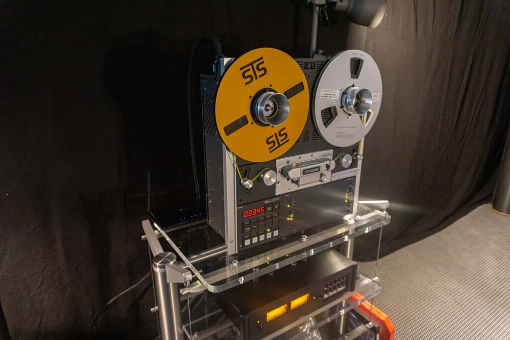 high-end-2025-analog-054