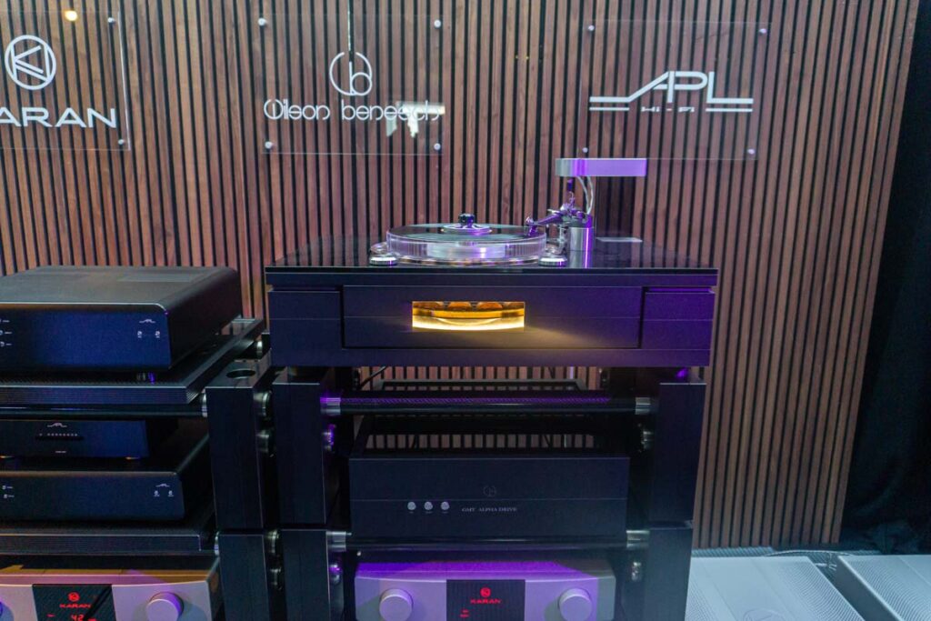 high-end-2025-analog-055