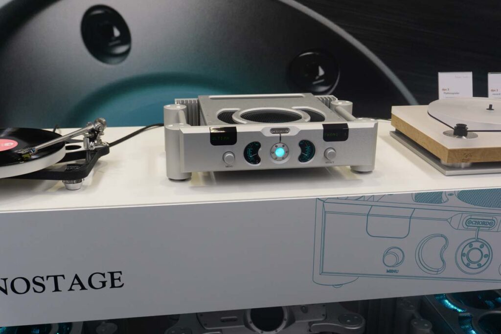 high-end-2025-analog-057