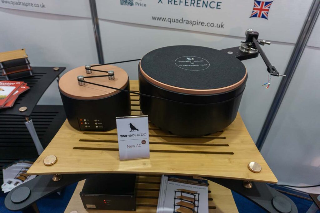 high-end-2025-analog-061