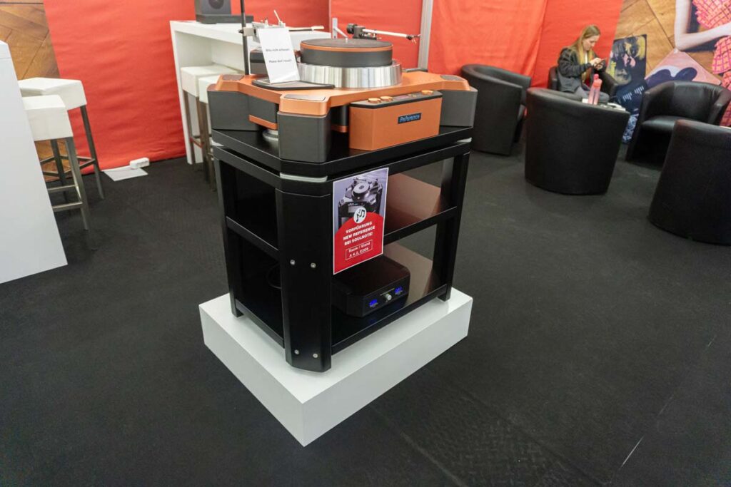 high-end-2025-analog-063