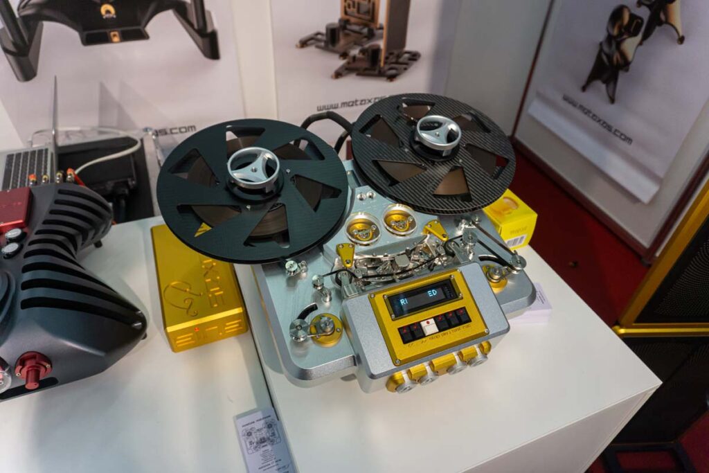 high-end-2025-analog-064