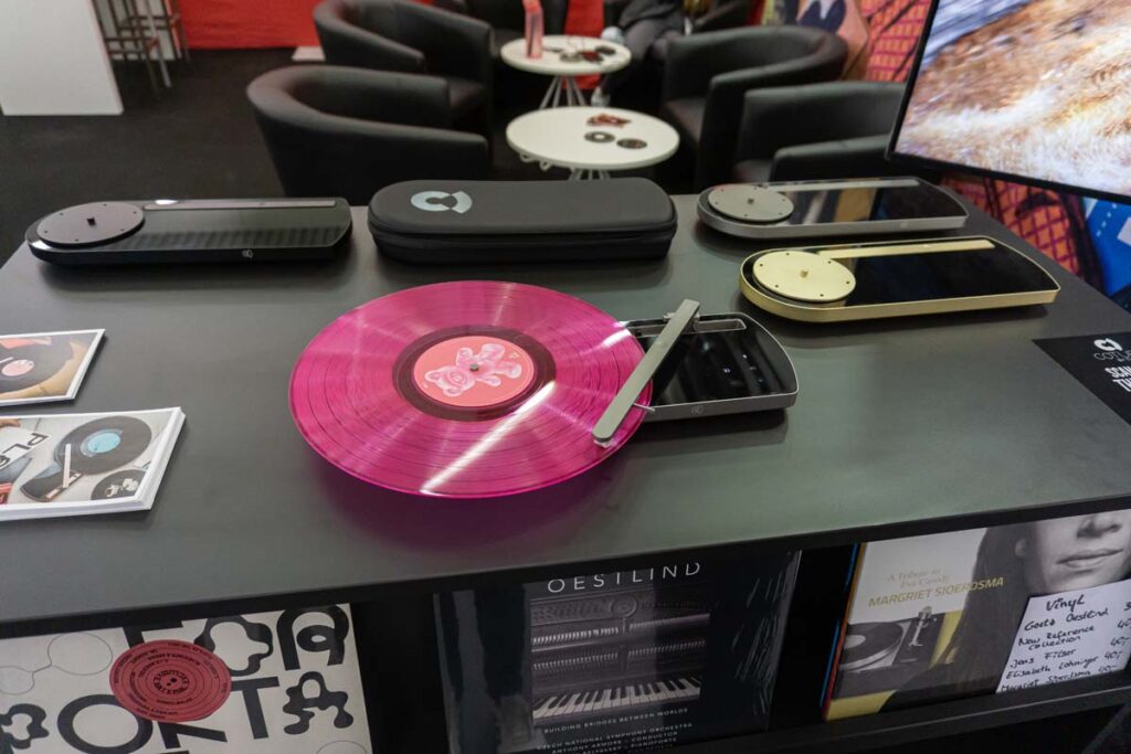 high-end-2025-analog-068