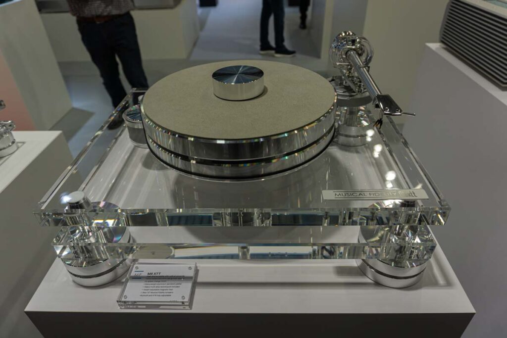 high-end-2025-analog-069