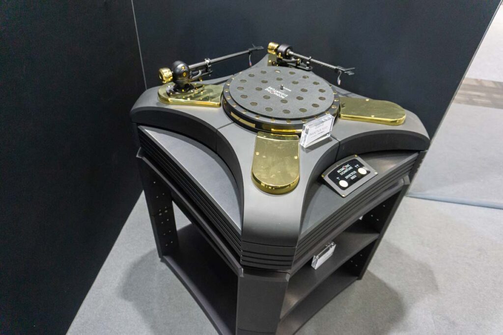 high-end-2025-analog-072