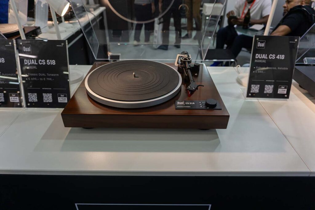 high-end-2025-analog-074