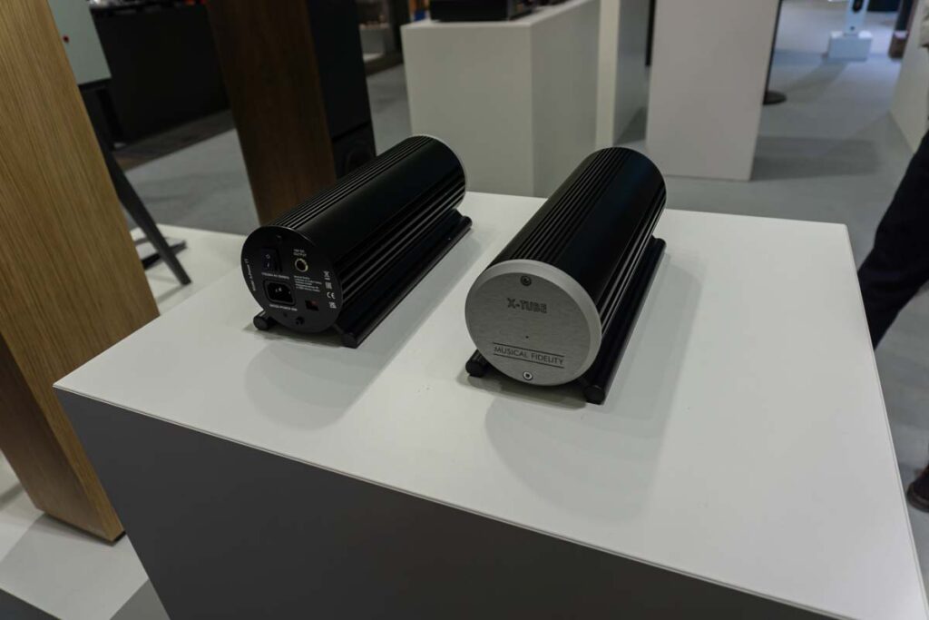 high-end-2025-analog-077