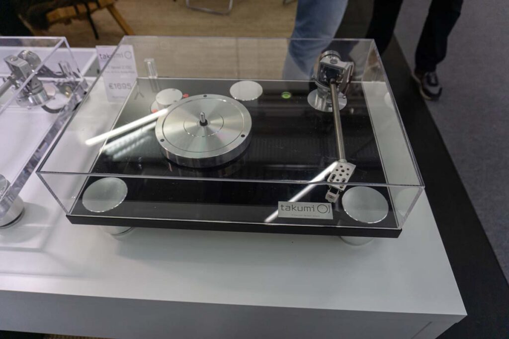 high-end-2025-analog-082