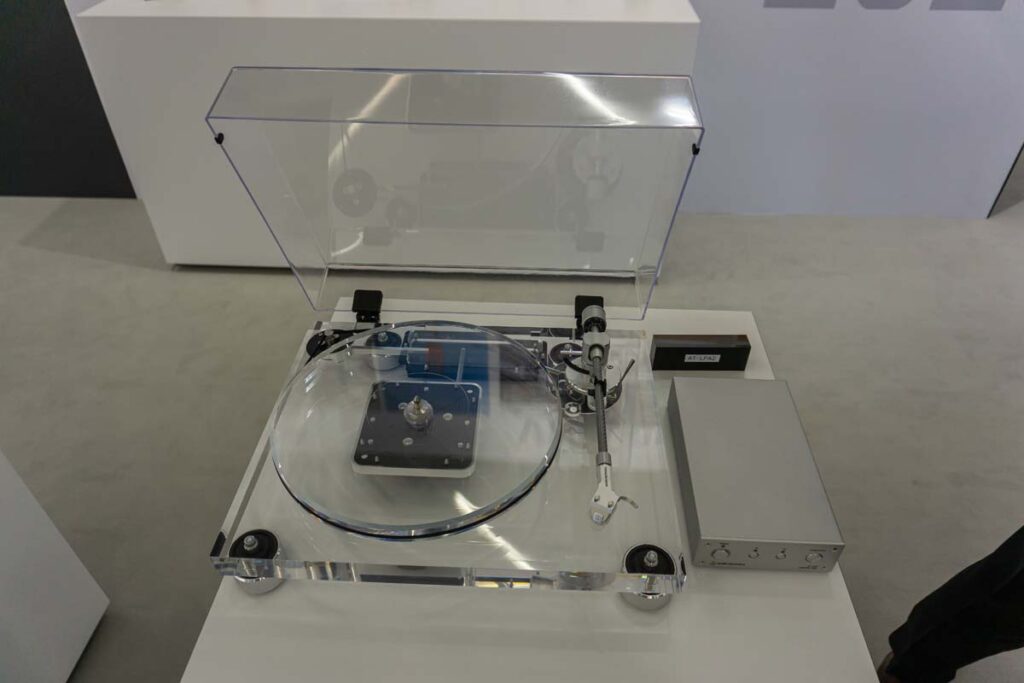 high-end-2025-analog-083