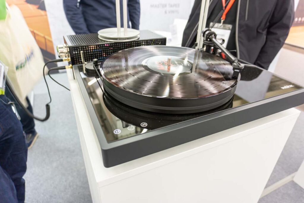 high-end-2025-analog-087