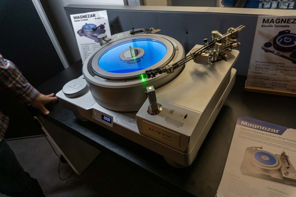 high-end-2025-analog-088