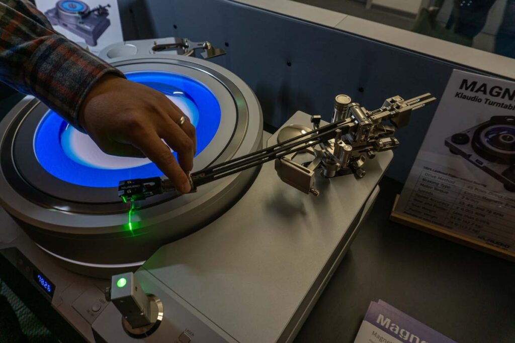 high-end-2025-analog-089