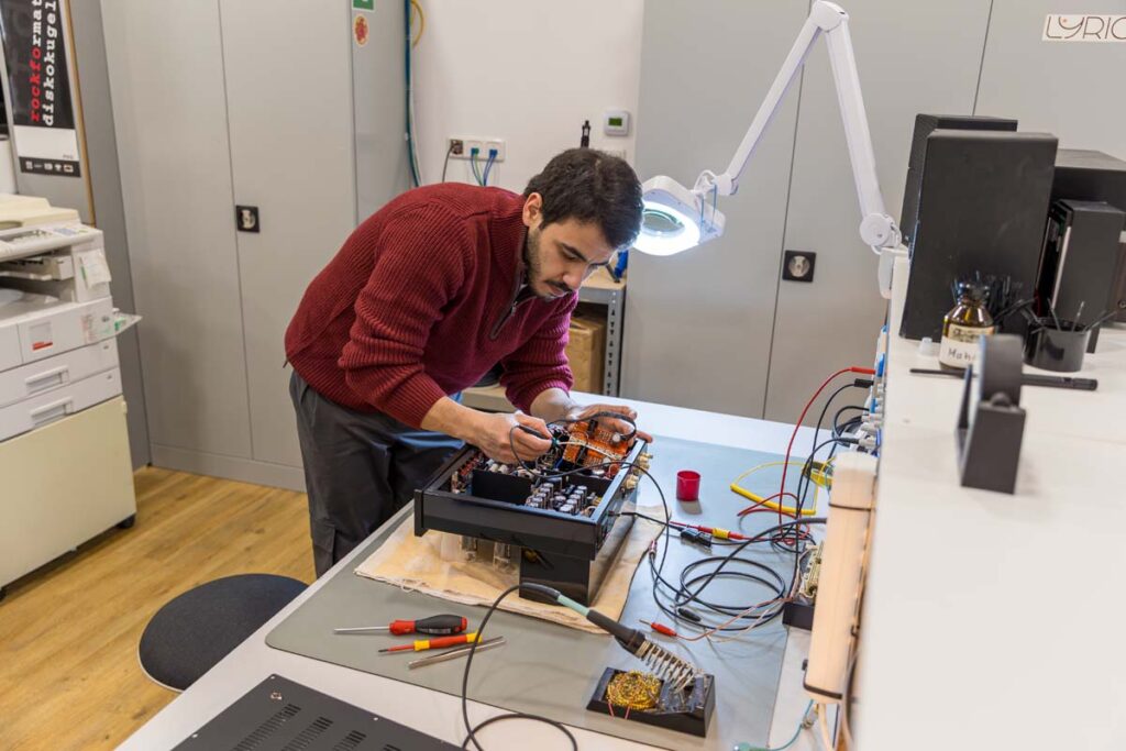 rk-lyric-audio-schluechtern-f79-10 rk-lyric-audio-schluechtern-f79-10