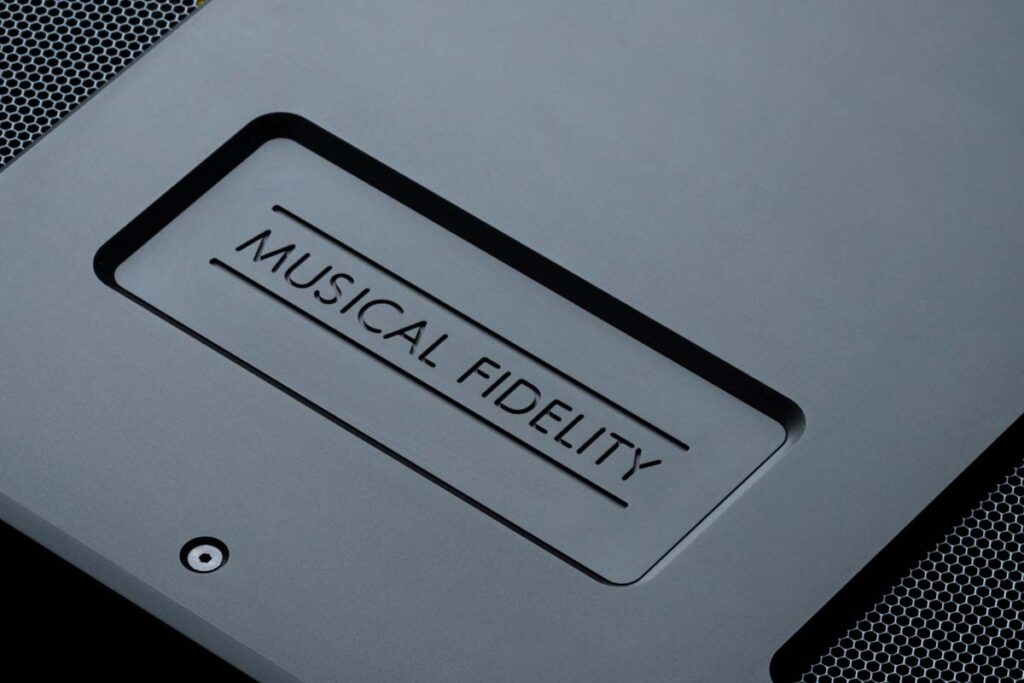 musical-fidelity-nuvista-800-2-01