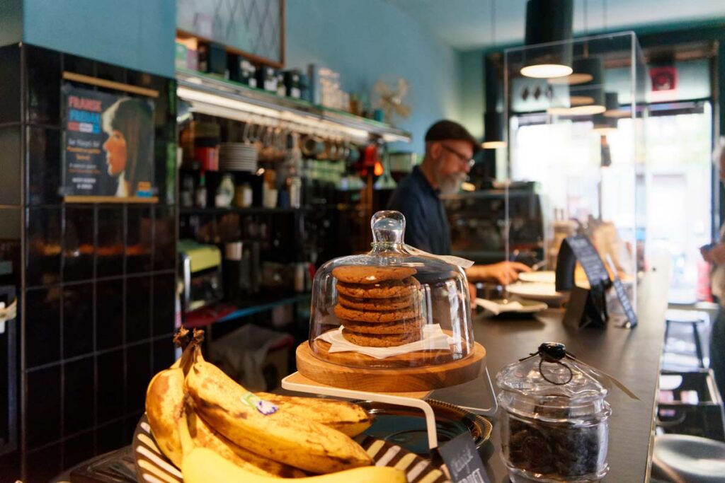 sort-kaffe-og-vinyl-06