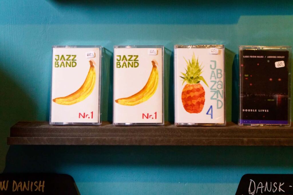 sort-kaffe-og-vinyl-11