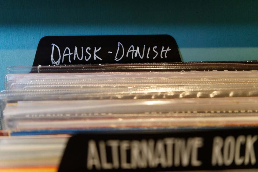 sort-kaffe-og-vinyl-12