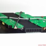Foto 1: Die elegant und perfekt gefertigte Elektronik des KH 420 ist auf
der Rückwand in einem eigenen‚ vom Tieftöner separierten Volumen im
Gehäuse untergebracht Neumann KH 420 Backplate