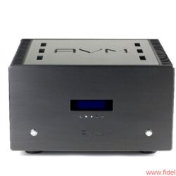 AVM Ovation Series PA8 + SA8.2 - Endstufe mit K(n)öpfchen: links Power, rechts Display und in der Mitte wird das Menü gesteuert