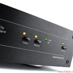 Audiodata in Who is Who in High Fidelity - Das Ergebnis, ein Computer in Form einer High-End-Komponente mit dem Namen AudioVolver, stellt laut Schippers „die Weiterentwicklung des Lautsprechers mit anderen Mitteln“ dar. The result, a computer in the form of a highend component with the name AudioVolver, represented “the evolution of the loudspeaker through other means,” according to Schippers.